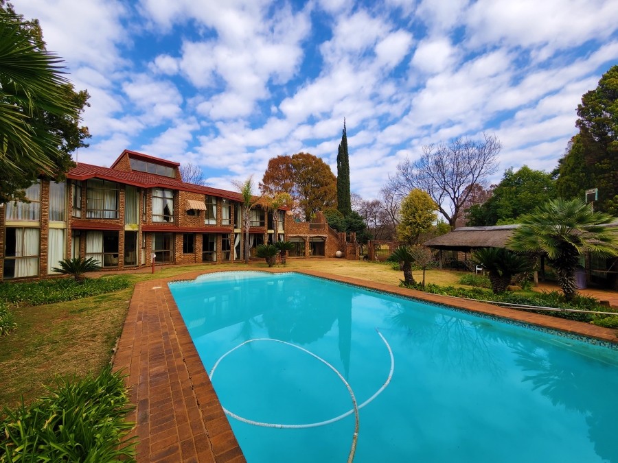 5 Bedroom Property for Sale in Mooivallei Park North West